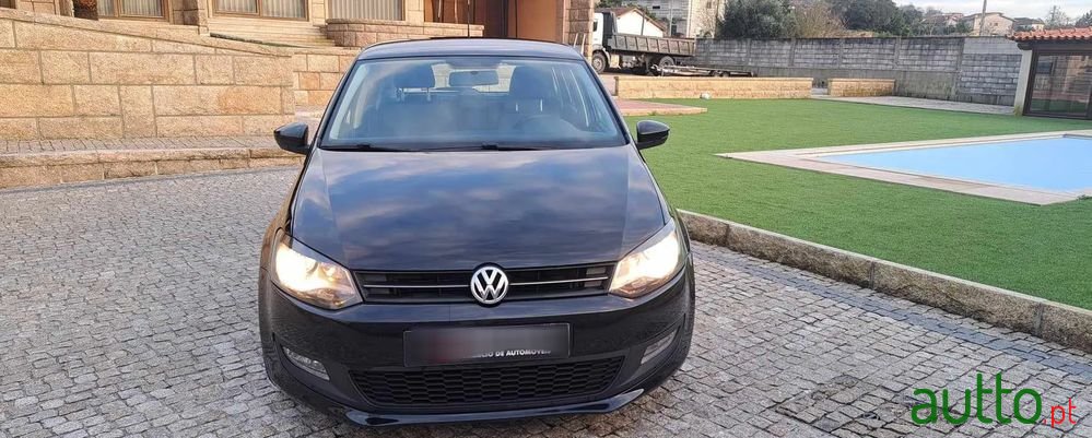 2010' Volkswagen Polo photo #2