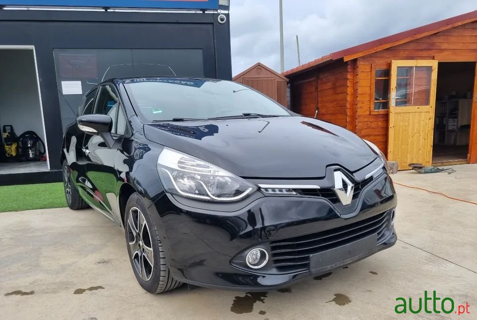 2015' Renault Clio photo #2