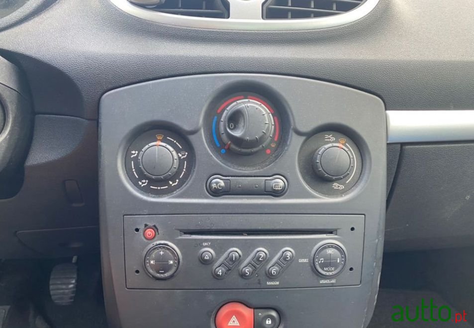 2008' Renault Clio photo #1