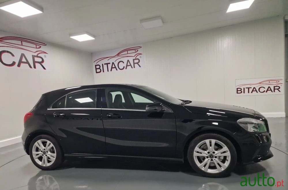 2018' Mercedes-Benz Classe A D Urban photo #3