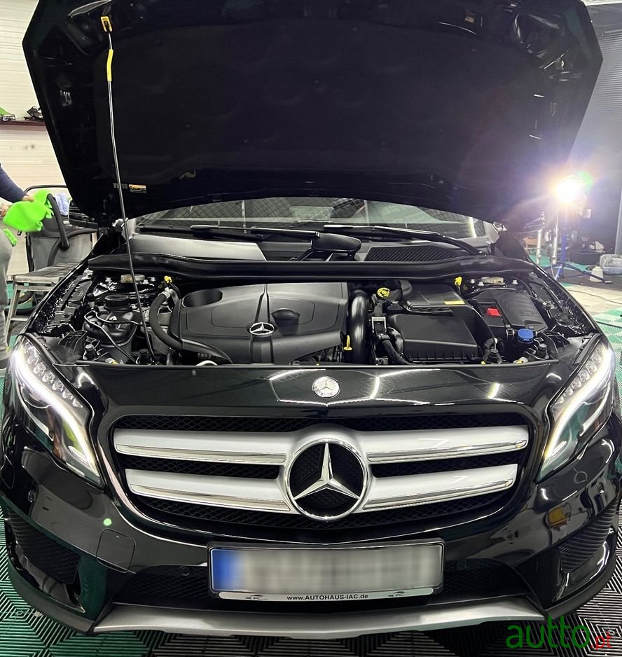 2014' Mercedes-Benz GLA 220 photo #1