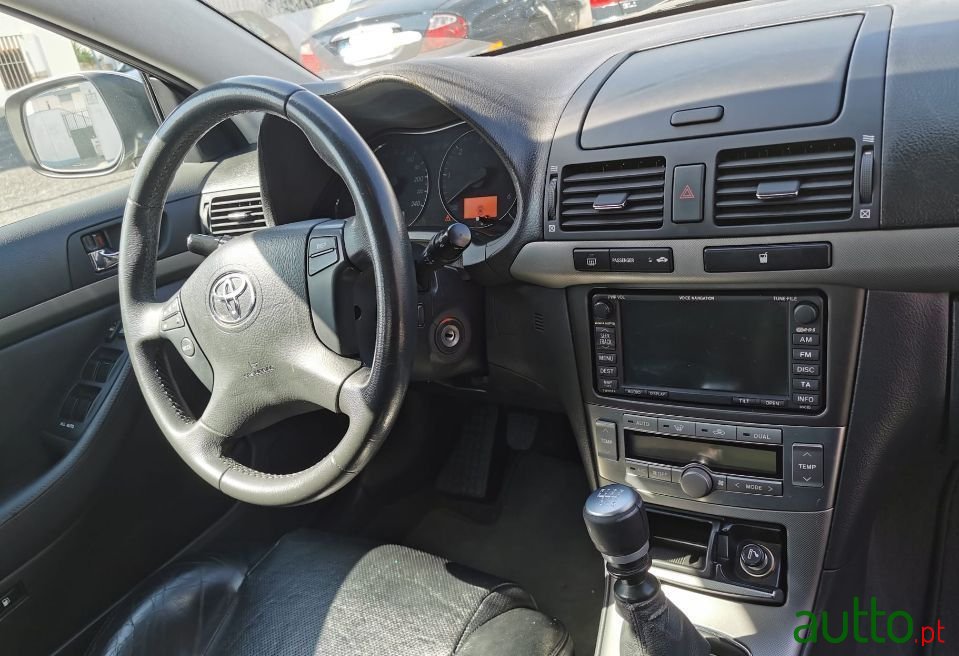 2008' Toyota Avensis photo #5