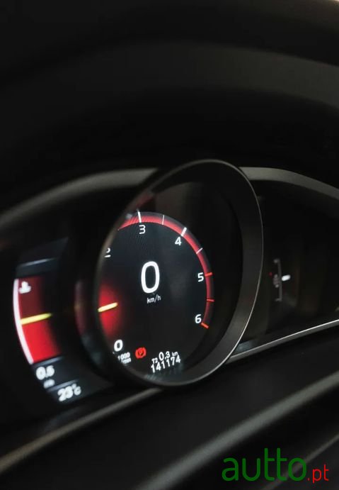 2014' Volvo V40 photo #3