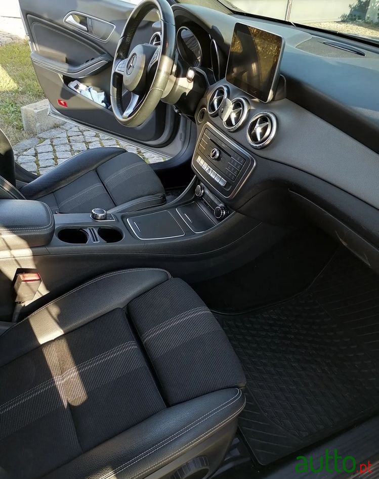 2017' Mercedes-Benz CLA 180 photo #5