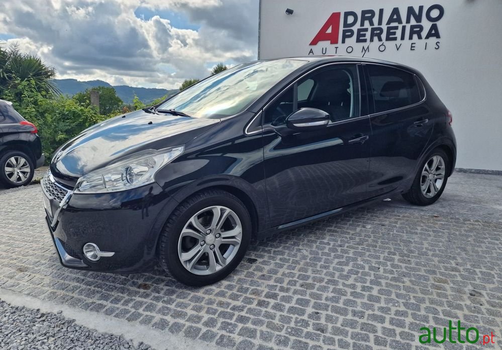 2012' Peugeot 208 photo #2