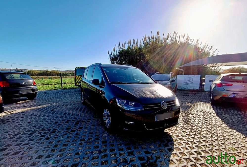 2010' Volkswagen Sharan photo #2