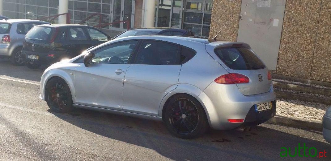 2007' SEAT Leon Cupra photo #1