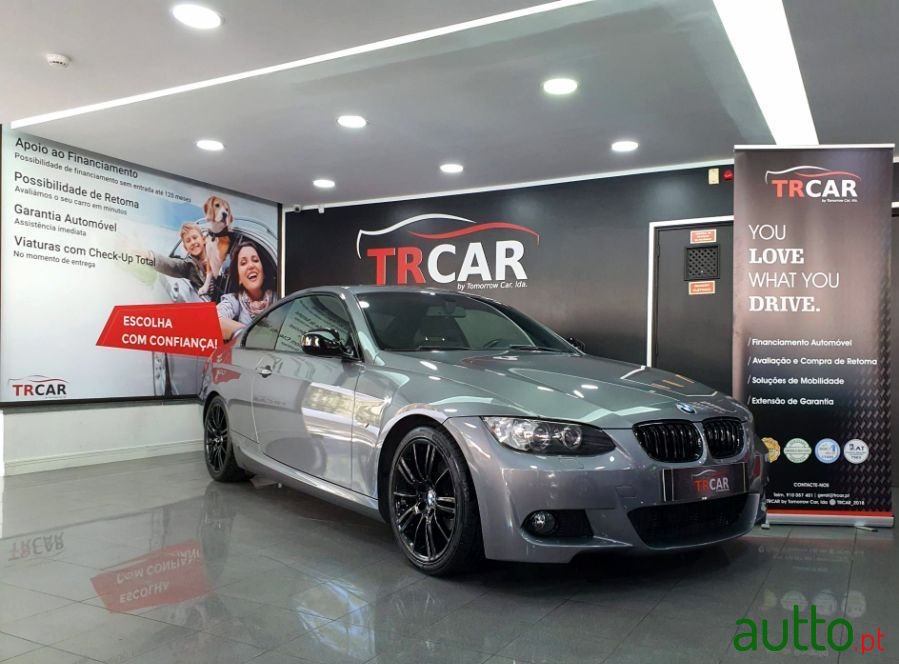 2009' BMW 320 photo #1