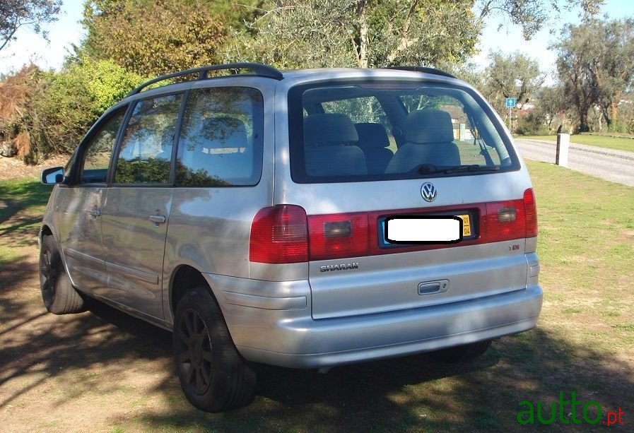 2001' Volkswagen Sharan Confortline photo #5