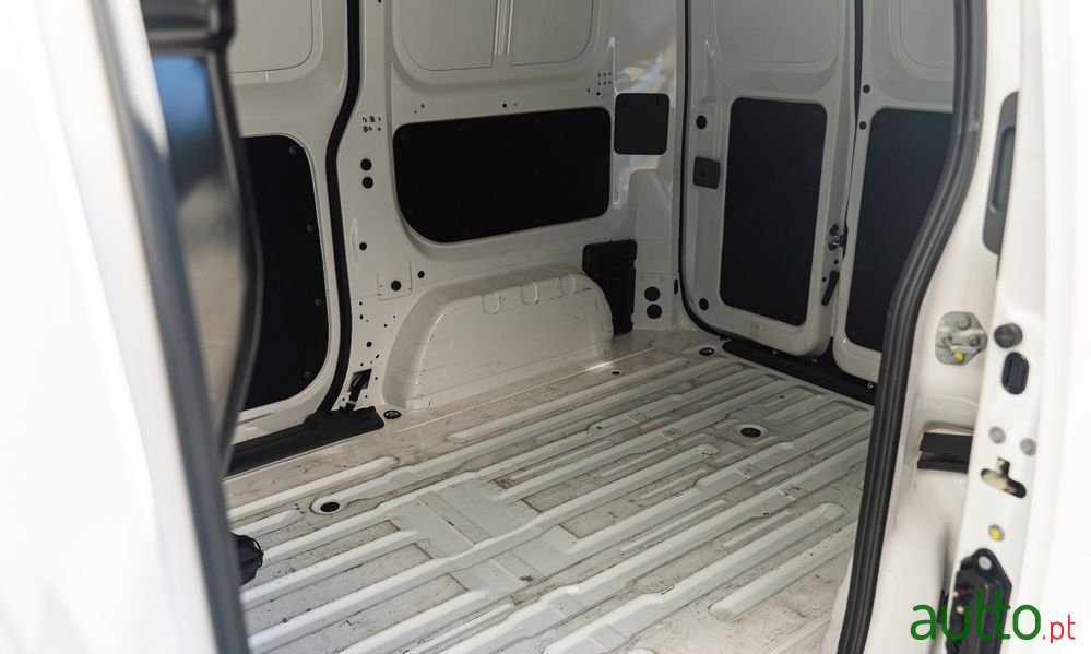 2016' Nissan E-Nv200 Evalia photo #2