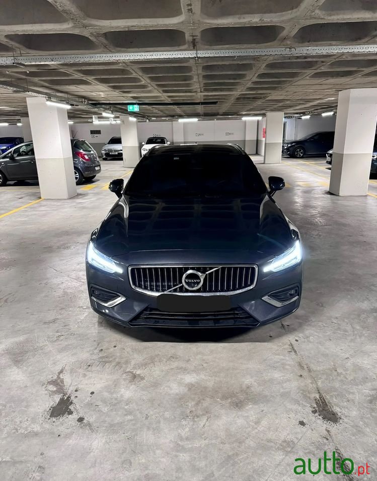 2019' Volvo V60 photo #4