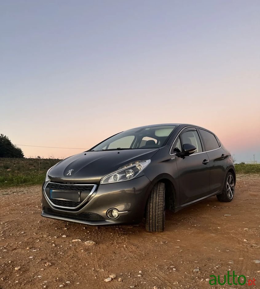 2013' Peugeot 208 photo #1