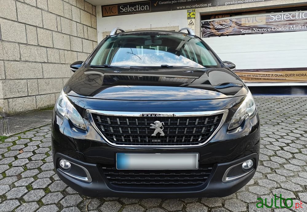 2019' Peugeot 2008 photo #2