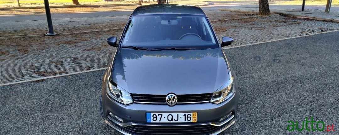 2015' Volkswagen Polo photo #2