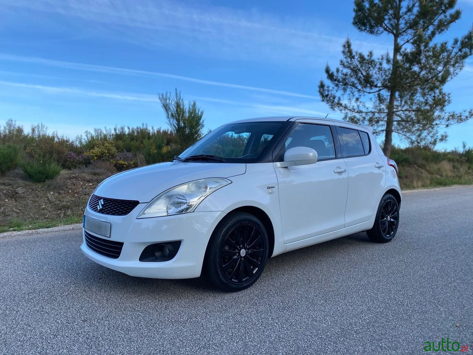 2011' Suzuki Swift photo #1