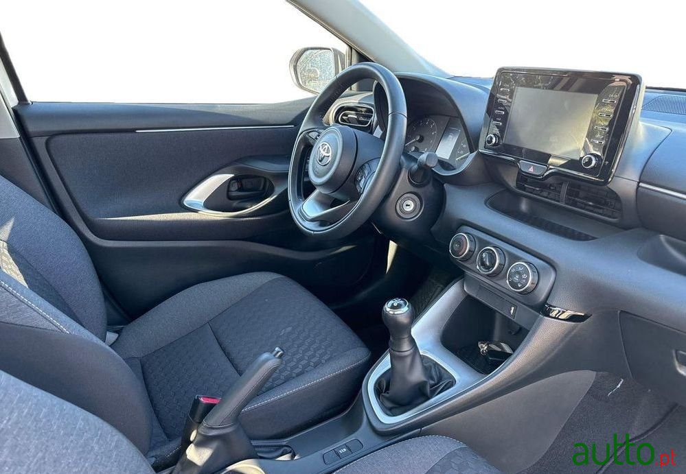 2022' Toyota Yaris photo #6