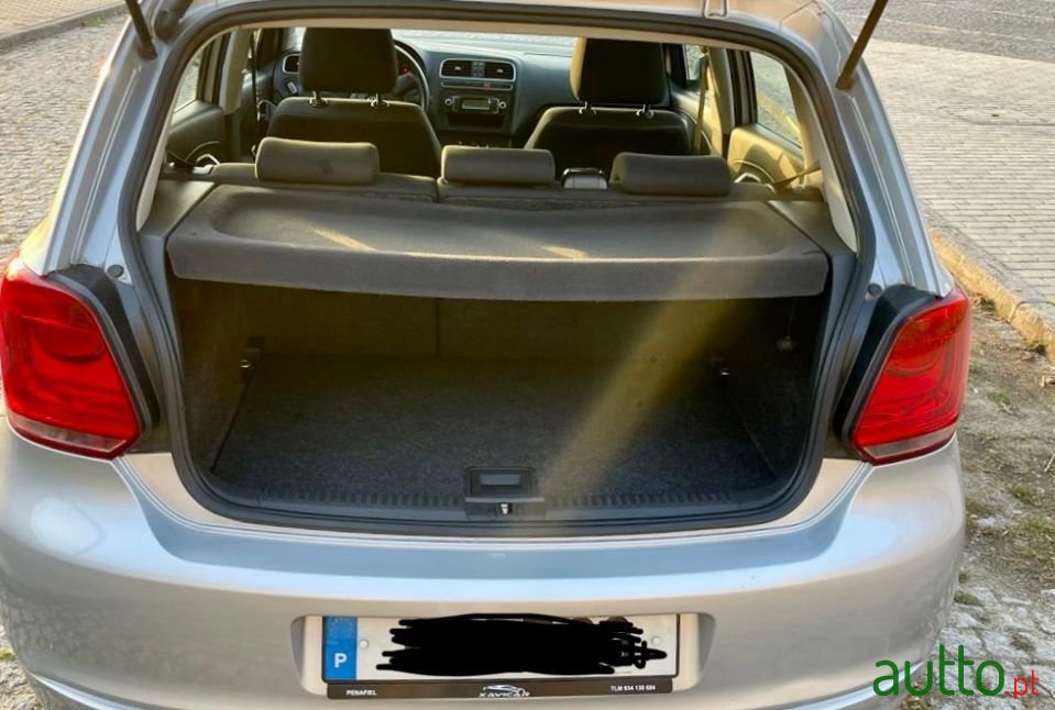 2011' Volkswagen Polo photo #6