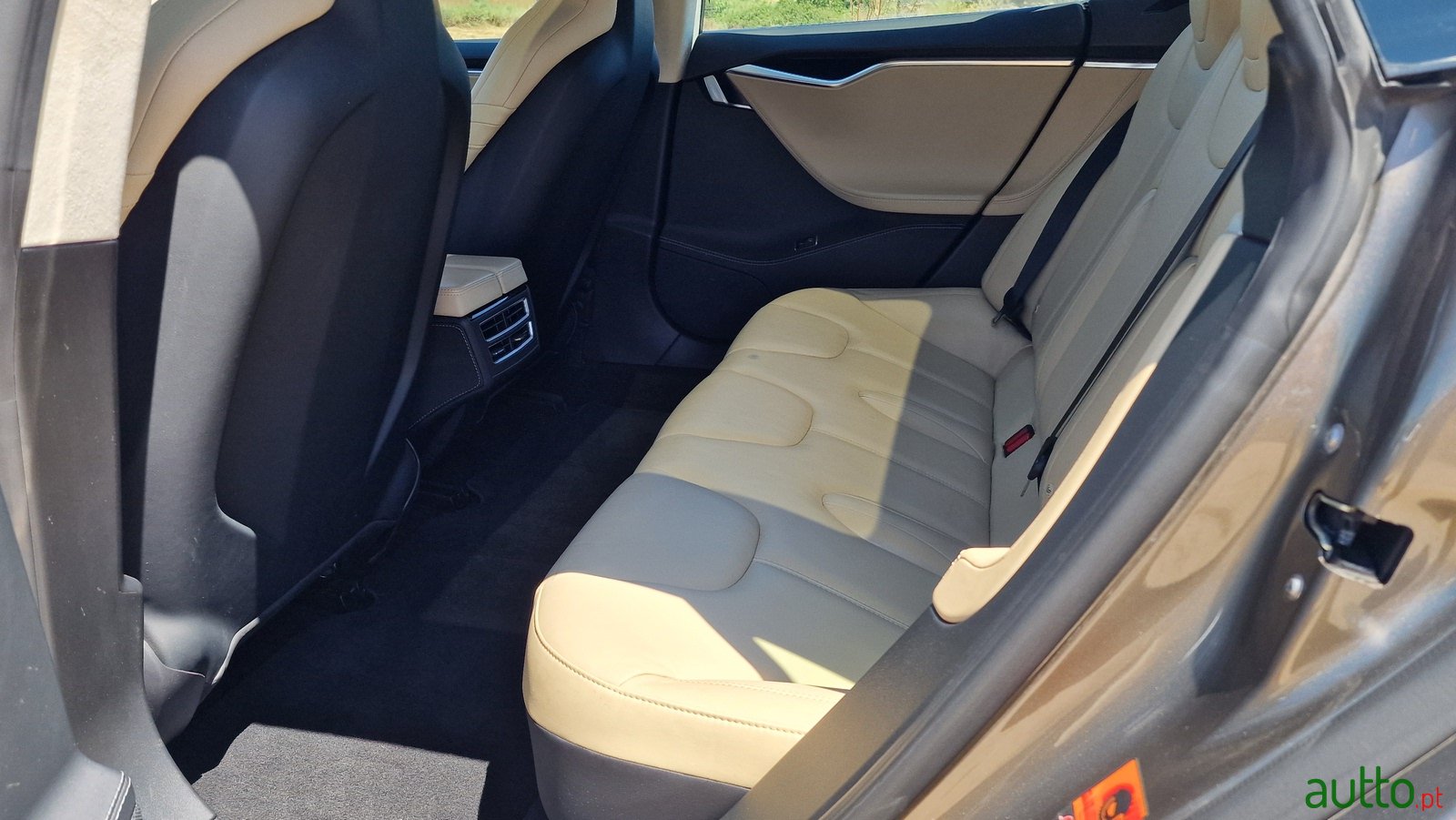 2015' Tesla Model S 85D photo #6