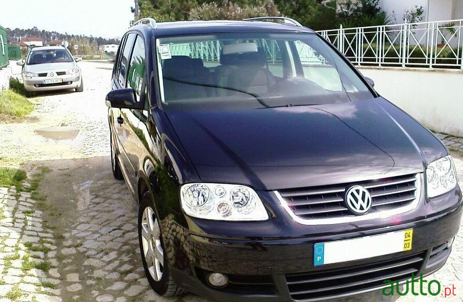 2004' Volkswagen Touran photo #1