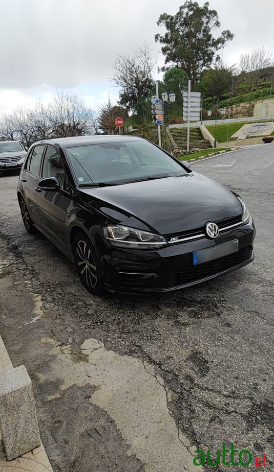 2017' Volkswagen Golf photo #1