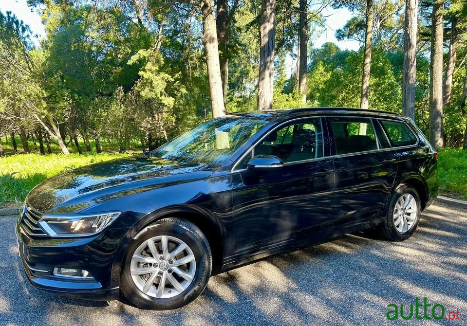 2017' Volkswagen Passat Variant photo #4