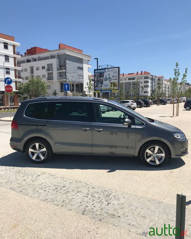 2011' Volkswagen Sharan photo #1