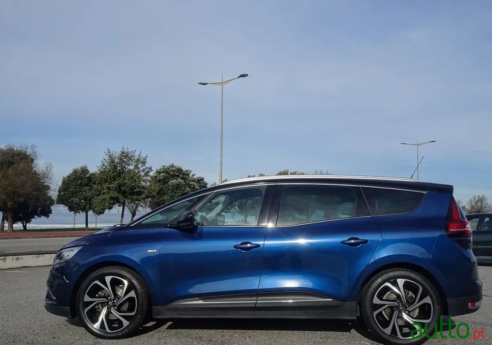2020' Renault Grand Scenic photo #3