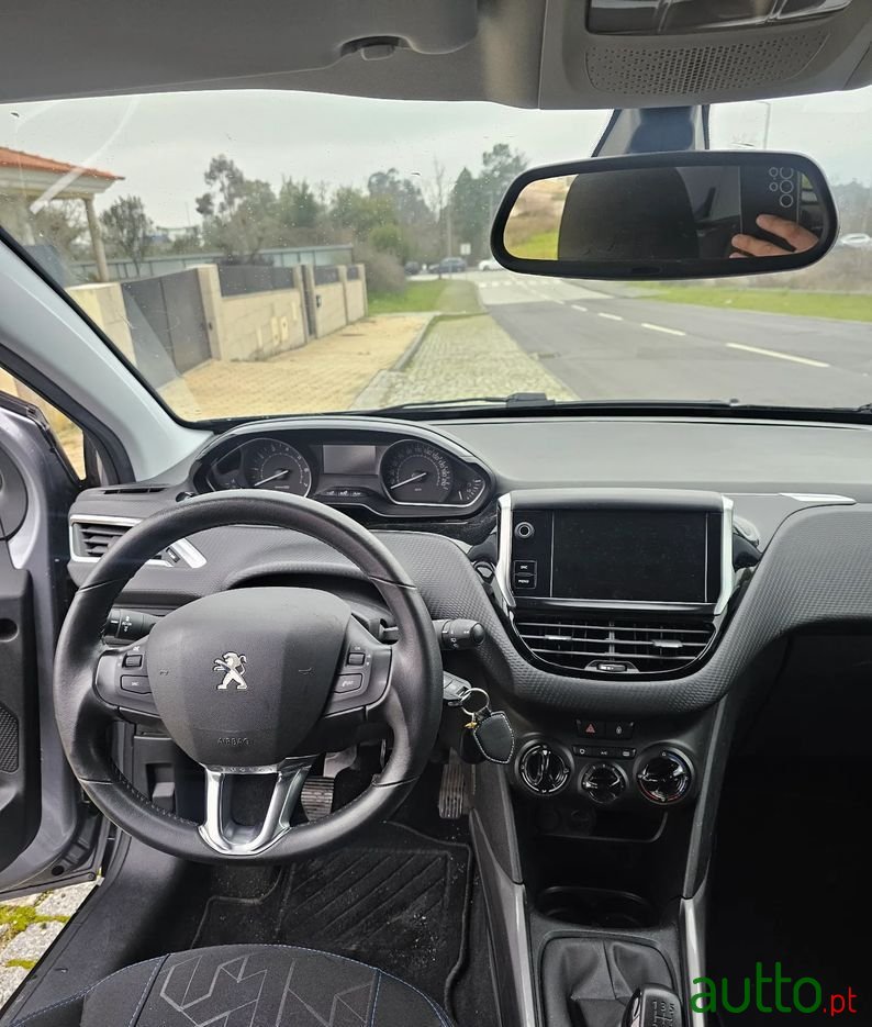 2018' Peugeot 2008 photo #6