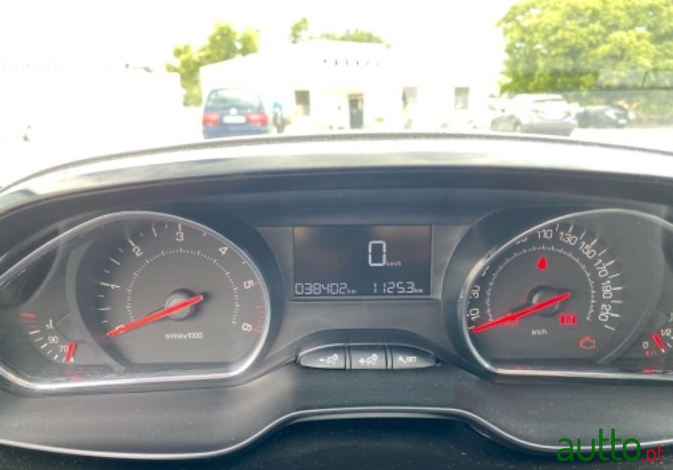 2014' Peugeot 208 photo #4