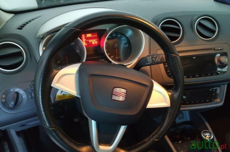 2012' SEAT Ibiza photo #3