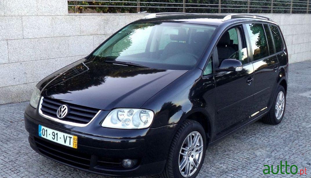 2003' Volkswagen Touran photo #2