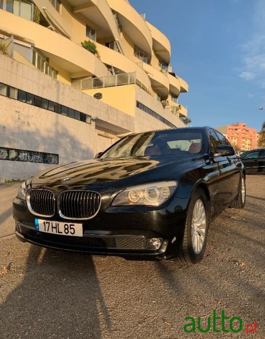 2009' BMW 730 photo #1