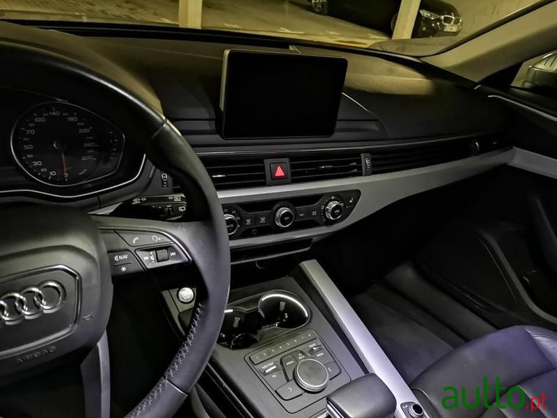 2017' Audi A4 Avant photo #4