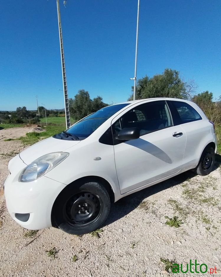 2011' Toyota Yaris 1.4 D-4D Ac photo #1