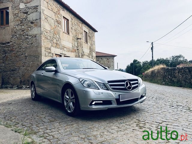 2010' Mercedes-Benz E-350 photo #5