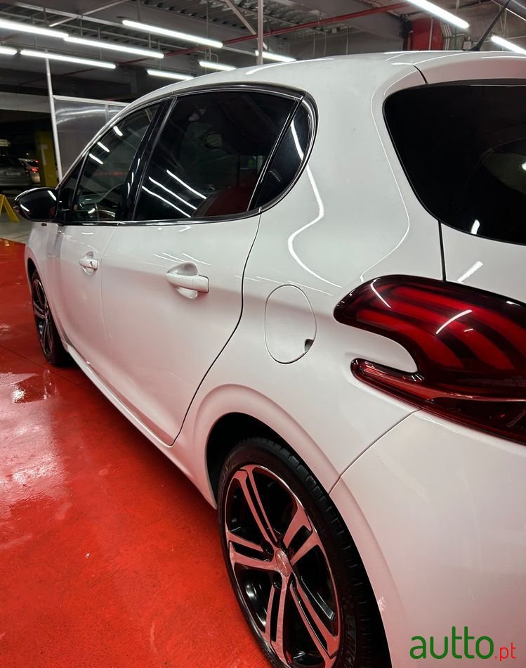 2015' Peugeot 208 Gt Line photo #4