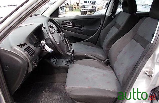 2001' SEAT Cordoba photo #2