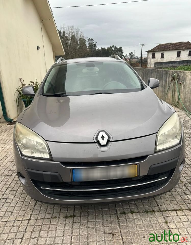 2010' Renault Megane Sport Tourer photo #6