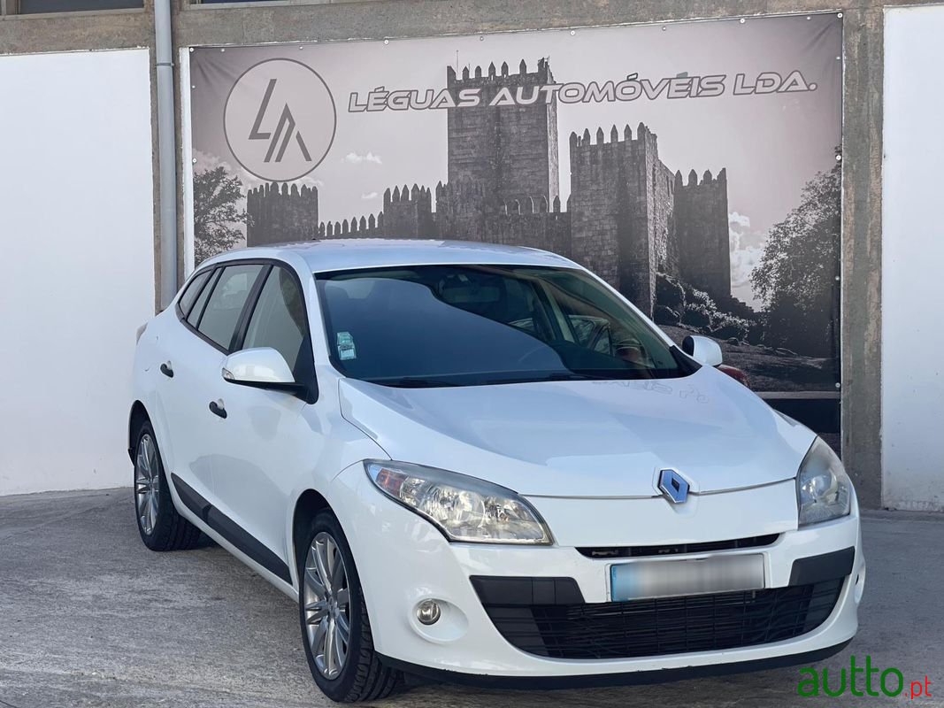 2011' Renault Megane Sport Tourer photo #4