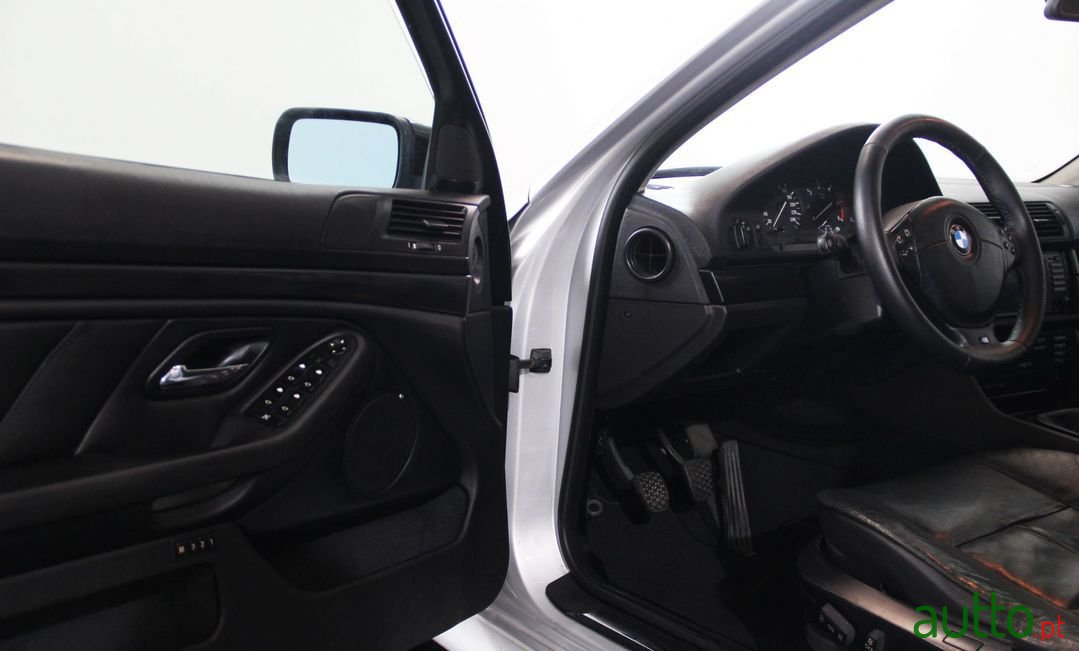 2000' BMW 525 photo #6