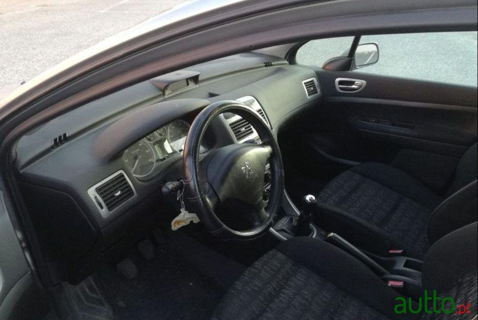 2003' Peugeot 307 Sw photo #2