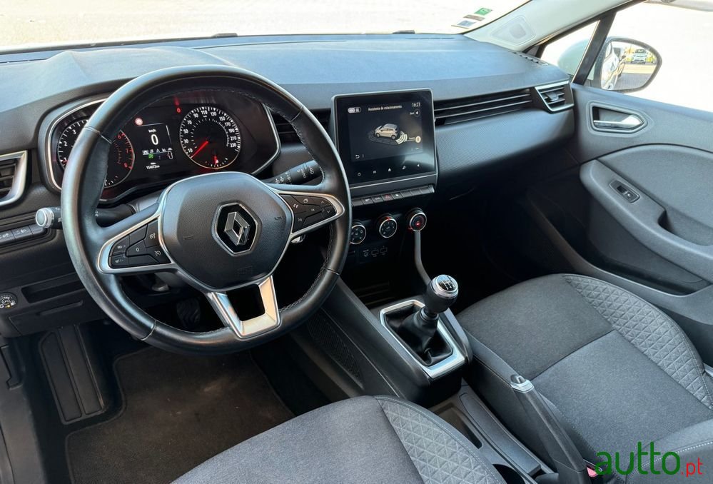 2020' Renault Clio photo #2