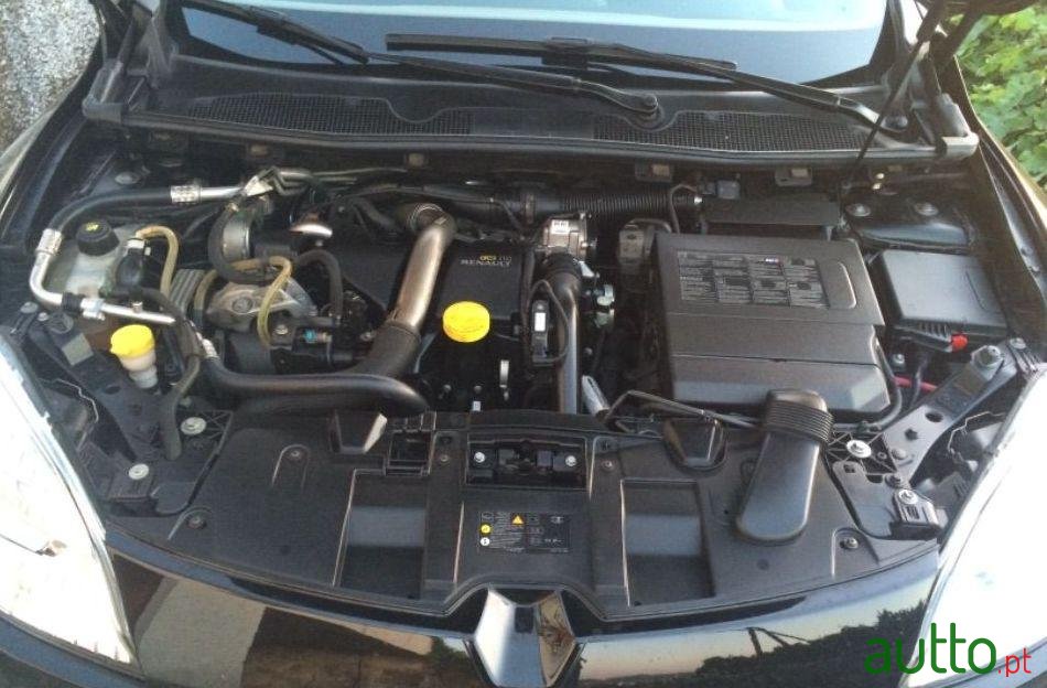 2010' Renault Megane photo #2