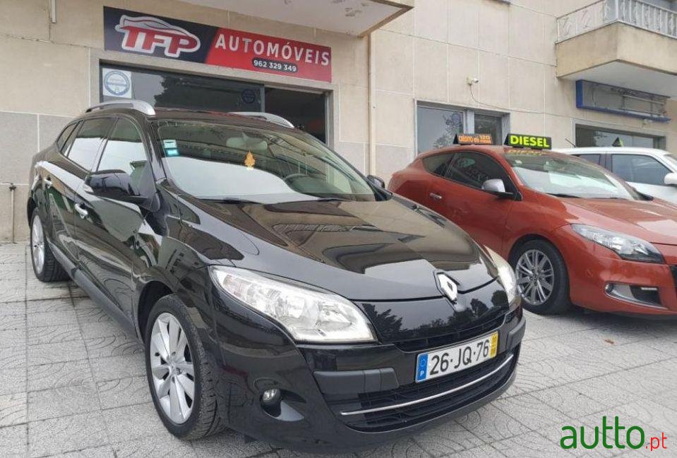 2010' Renault Megane Sport Tourer photo #1