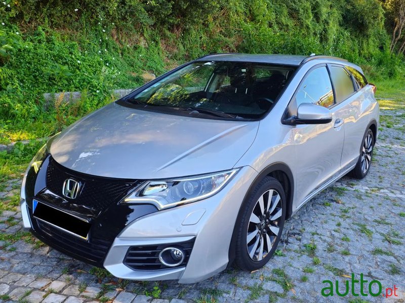 2016' Honda Civic Tourer photo #1