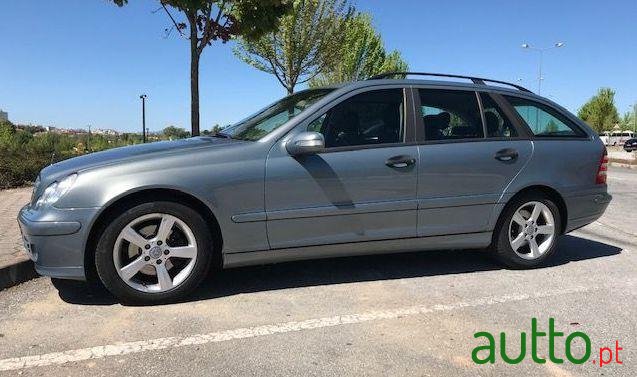 2004' Mercedes-Benz C-220 photo #2