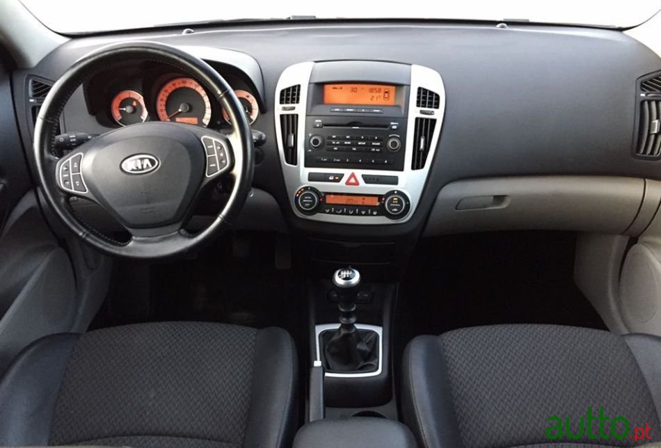 2008' Kia Ceed Sw photo #3