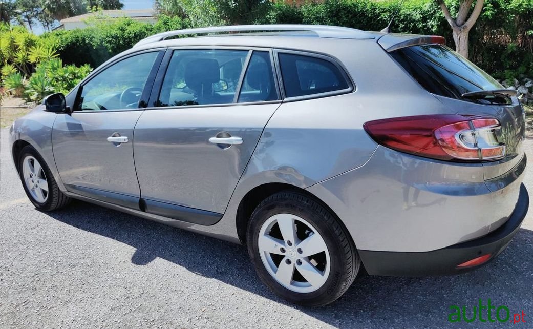 2012' Renault Megane Sport Tourer photo #6