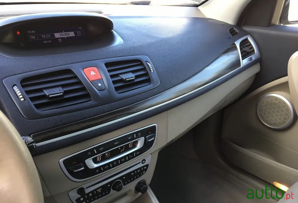 2009' Renault Megane Sport Tourer photo #4