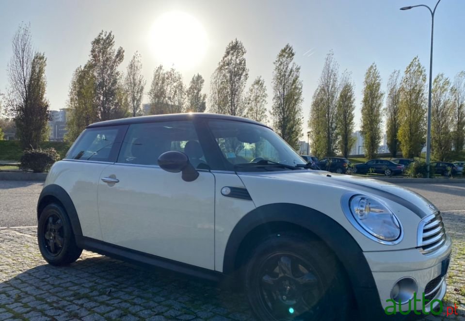 2010' MINI Cooper photo #3